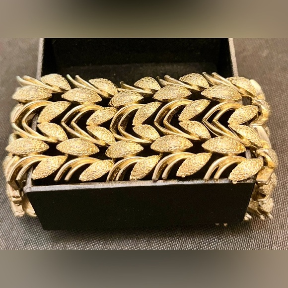 Coro Pegasus VTG Bracelet Silver Gold Sparkle Tone 1950’s Chunky VTG Collectible - Picture 4 of 17